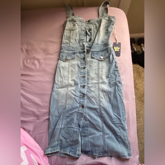 2 Dresses + 1 Top - Perfect for Spring🌸 - Picture 2 of 11